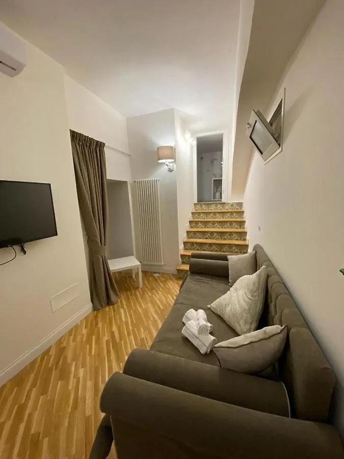 Alcapri Suite Napoli Centro Oda ve Kahvaltı